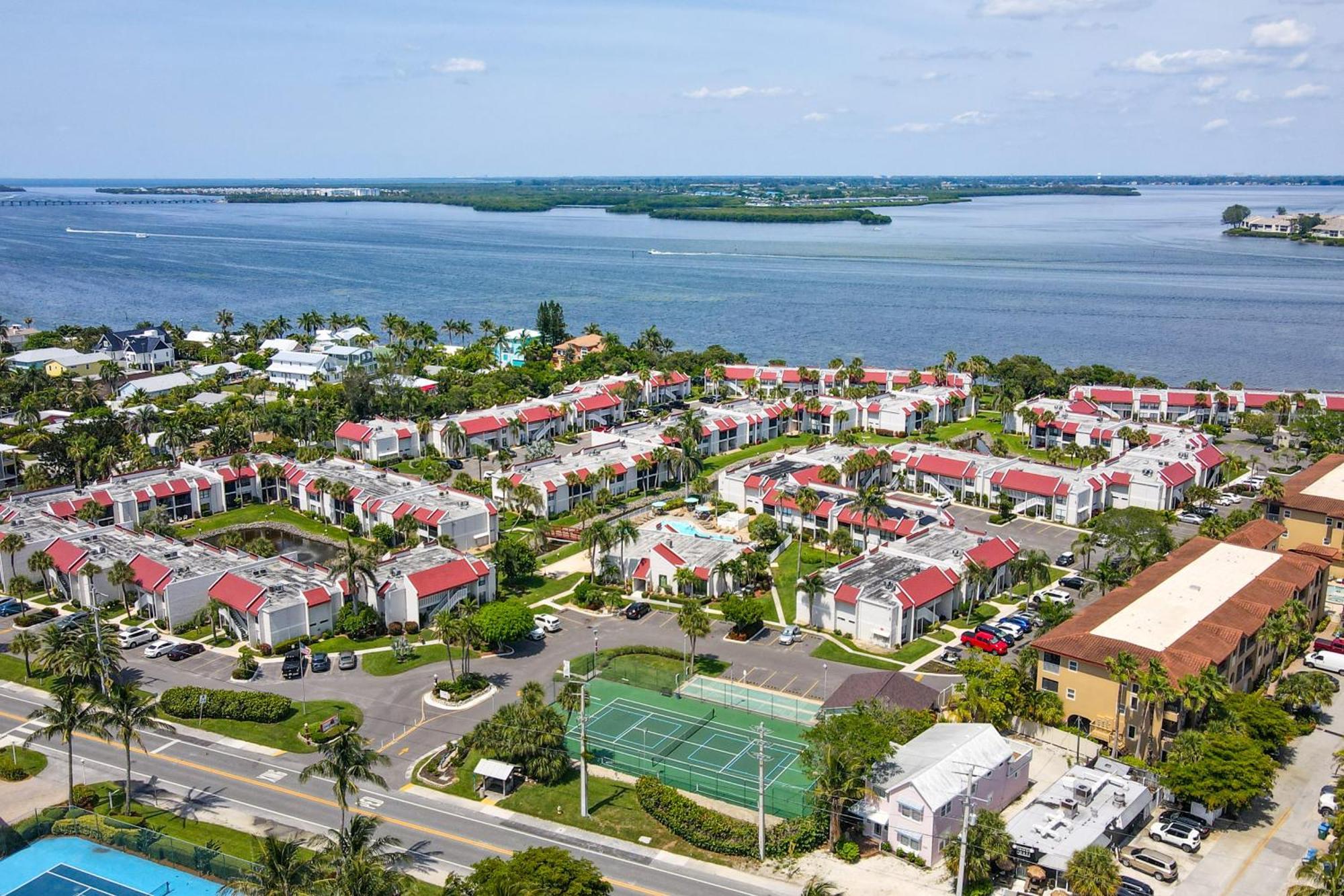 בראדנטון ביץ' Runaway Bay Condos חדר תמונה