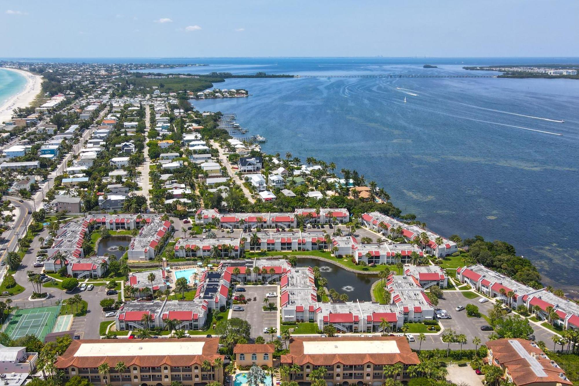 בראדנטון ביץ' Runaway Bay Condos חדר תמונה