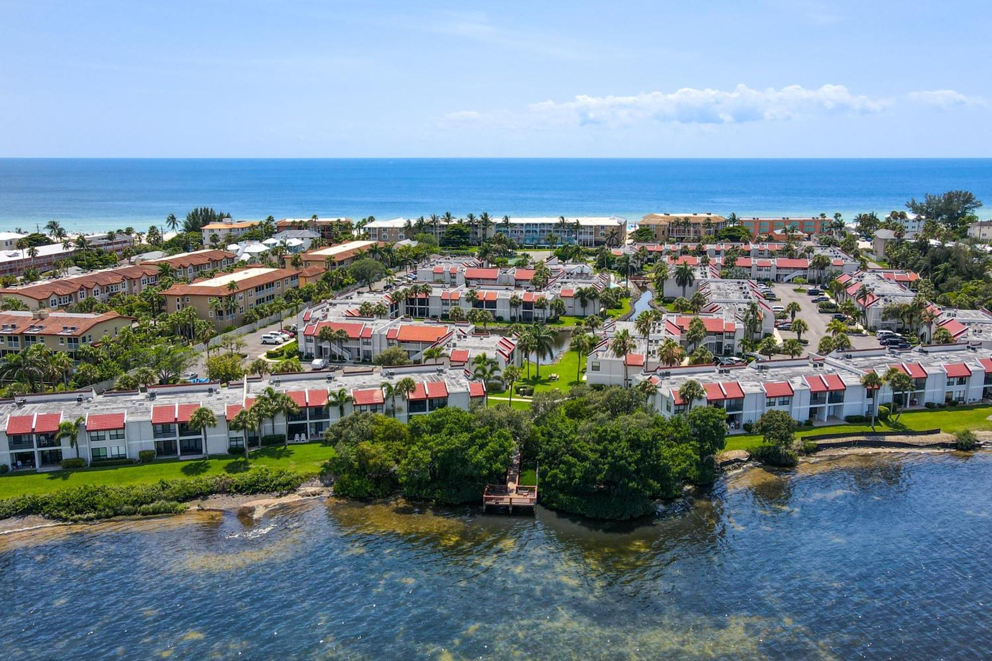 בראדנטון ביץ' Runaway Bay Condos חדר תמונה