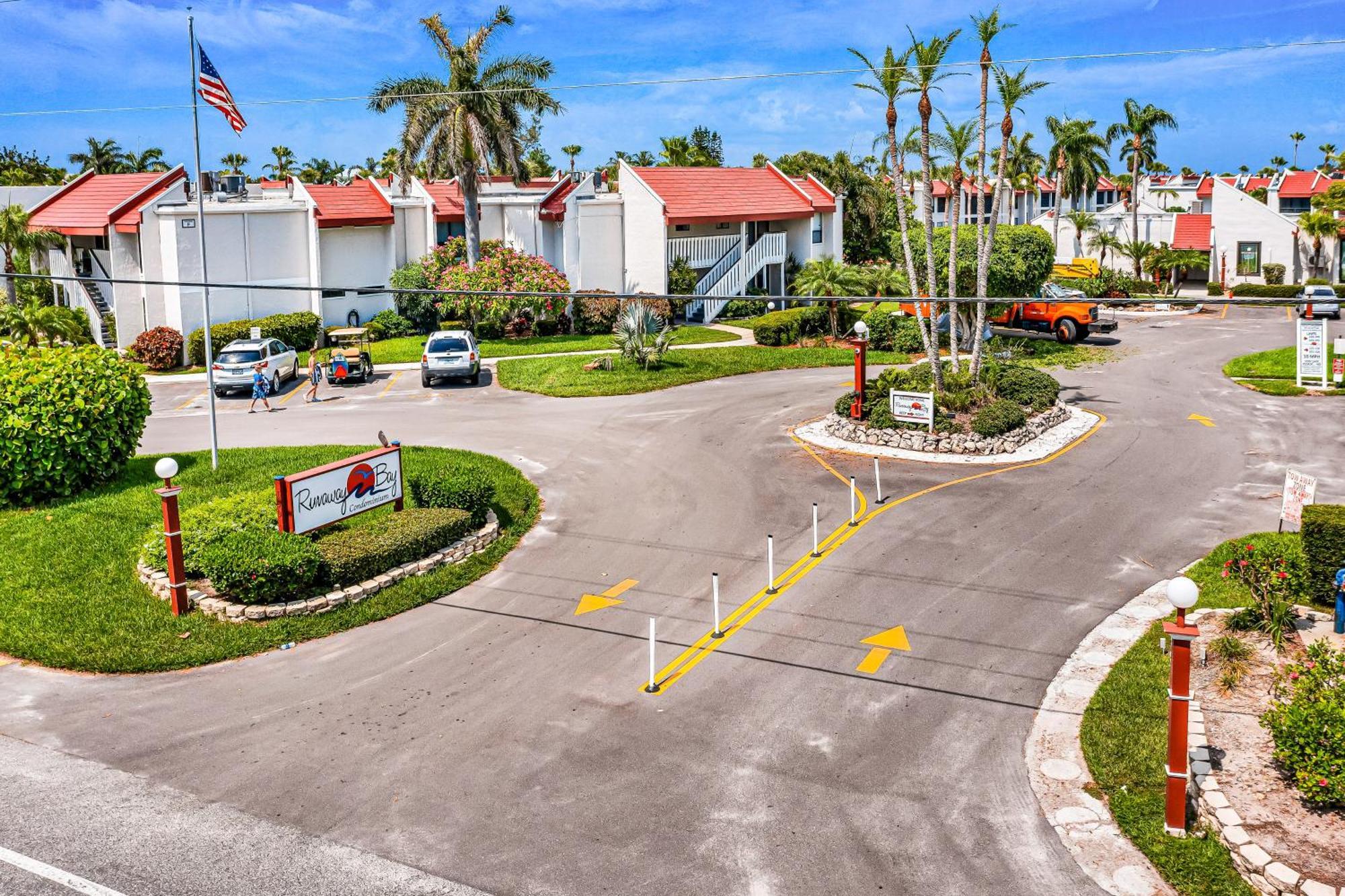 בראדנטון ביץ' Runaway Bay Condos חדר תמונה